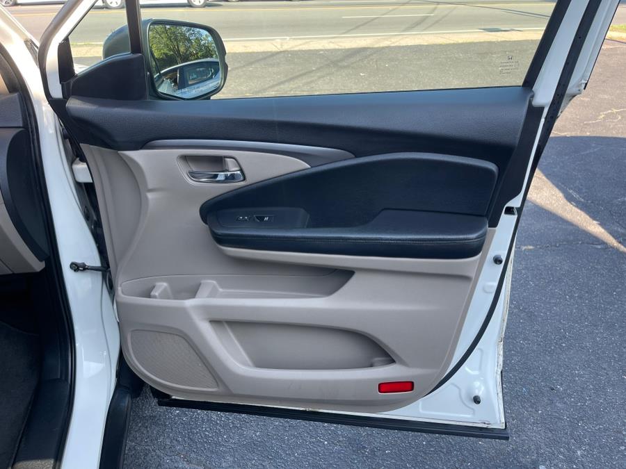 2016 Honda Pilot AWD 4dr EX, available for sale in Bloomfield, Connecticut | AXA Car Sales and Repair LLC. Bloomfield, Connecticut 2016 Honda Pilot AWD 4dr EX, available for sale in Bloomfield, Connecticut | AXA Car Sales and Repair LLC. Bloomfield, Connecticut