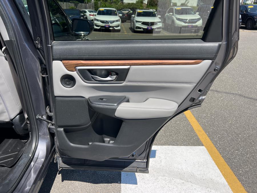 2017 Honda CR-V Touring AWD, available for sale in Waterbury, Connecticut | National Auto Brokers, Inc.. Waterbury, Connecticut 2017 Honda CR-V Touring AWD, available for sale in Waterbury, Connecticut | National Auto Brokers, Inc.. Waterbury, Connecticut