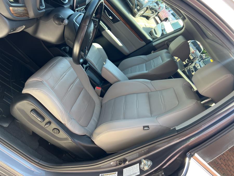 2017 Honda CR-V Touring AWD, available for sale in Waterbury, Connecticut | National Auto Brokers, Inc.. Waterbury, Connecticut 2017 Honda CR-V Touring AWD, available for sale in Waterbury, Connecticut | National Auto Brokers, Inc.. Waterbury, Connecticut