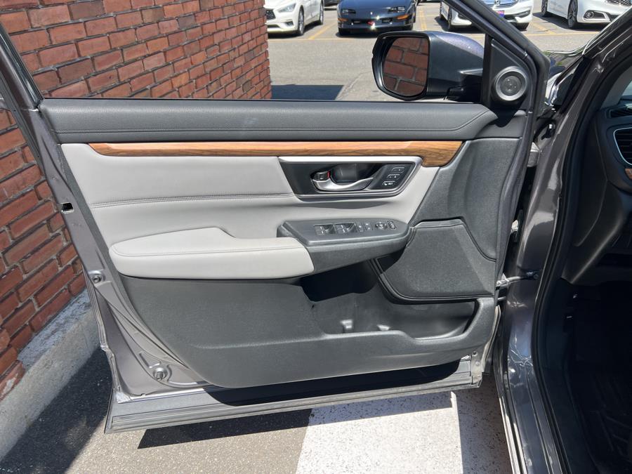 2017 Honda CR-V Touring AWD, available for sale in Waterbury, Connecticut | National Auto Brokers, Inc.. Waterbury, Connecticut 2017 Honda CR-V Touring AWD, available for sale in Waterbury, Connecticut | National Auto Brokers, Inc.. Waterbury, Connecticut