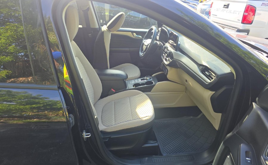 2021 Ford Escape SE FWD, available for sale in Fort Myers, Florida | Carlux Fort Myers. Fort Myers, Florida 2021 Ford Escape SE FWD, available for sale in Fort Myers, Florida | Carlux Fort Myers. Fort Myers, Florida