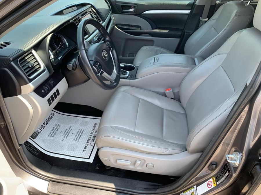 2018 Toyota Highlander XLE V6 AWD (Natl), available for sale in Springfield, Massachusetts | Absolute Motors Inc. Springfield, Massachusetts 2018 Toyota Highlander XLE V6 AWD (Natl), available for sale in Springfield, Massachusetts | Absolute Motors Inc. Springfield, Massachusetts