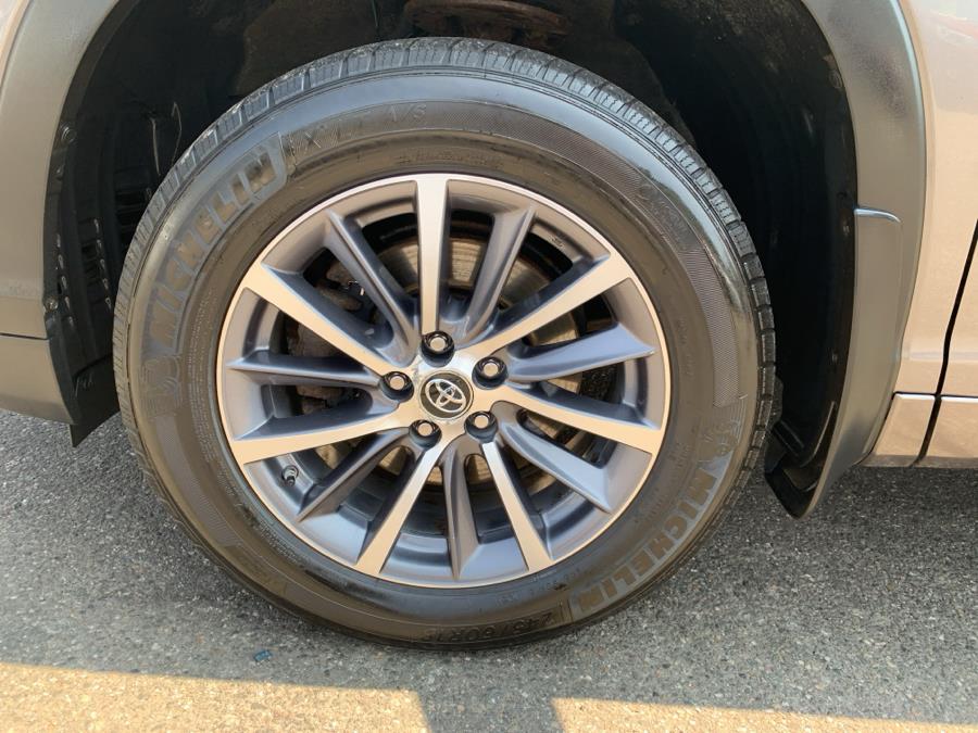 2018 Toyota Highlander XLE V6 AWD (Natl), available for sale in Springfield, Massachusetts | Absolute Motors Inc. Springfield, Massachusetts 2018 Toyota Highlander XLE V6 AWD (Natl), available for sale in Springfield, Massachusetts | Absolute Motors Inc. Springfield, Massachusetts