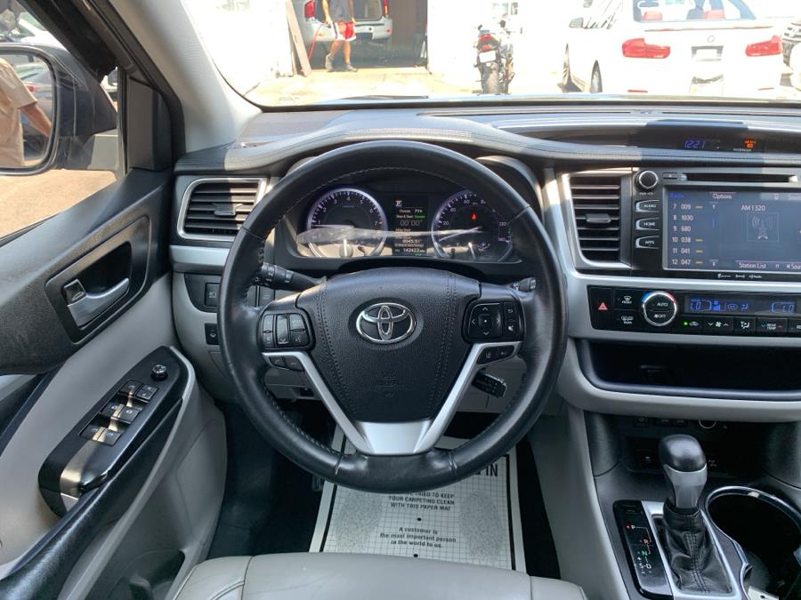 2018 Toyota Highlander XLE V6 AWD (Natl), available for sale in Springfield, Massachusetts | Absolute Motors Inc. Springfield, Massachusetts 2018 Toyota Highlander XLE V6 AWD (Natl), available for sale in Springfield, Massachusetts | Absolute Motors Inc. Springfield, Massachusetts