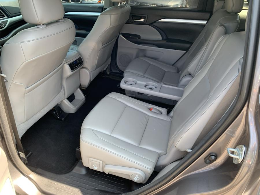 2018 Toyota Highlander XLE V6 AWD (Natl), available for sale in Springfield, Massachusetts | Absolute Motors Inc. Springfield, Massachusetts 2018 Toyota Highlander XLE V6 AWD (Natl), available for sale in Springfield, Massachusetts | Absolute Motors Inc. Springfield, Massachusetts
