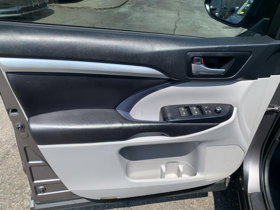 2018 Toyota Highlander XLE V6 AWD (Natl), available for sale in Springfield, Massachusetts | Absolute Motors Inc. Springfield, Massachusetts 2018 Toyota Highlander XLE V6 AWD (Natl), available for sale in Springfield, Massachusetts | Absolute Motors Inc. Springfield, Massachusetts