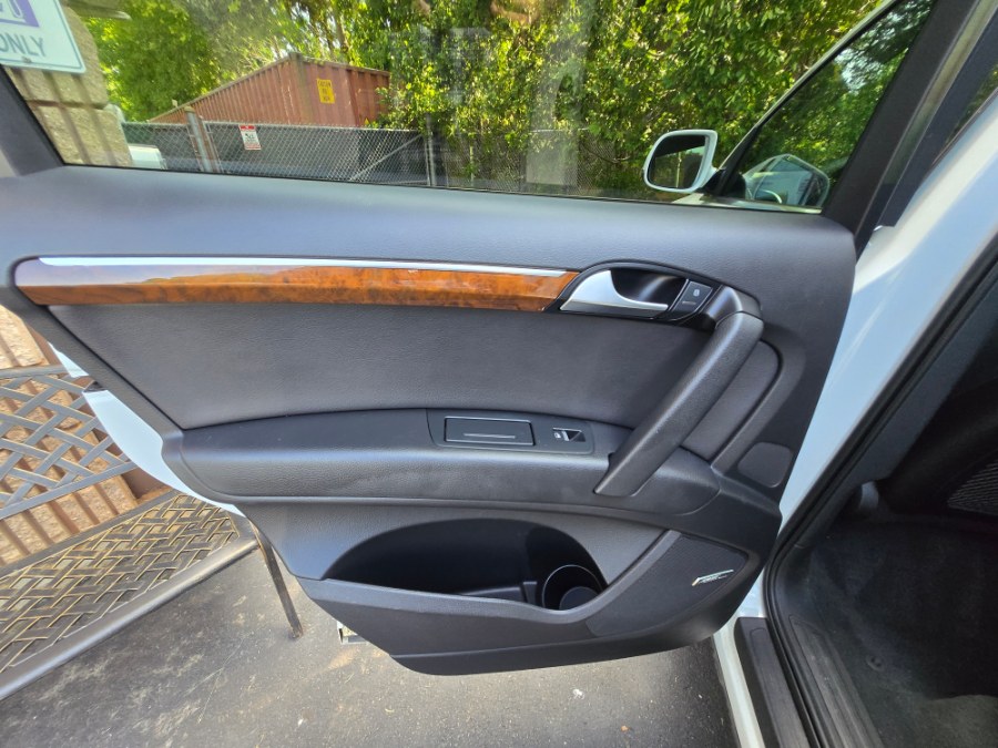 2015 Audi Q7 quattro 4dr 3.0L TDI Premium Plus, available for sale in Bristol, Connecticut | Dealmax Motors LLC. Bristol, Connecticut 2015 Audi Q7 quattro 4dr 3.0L TDI Premium Plus, available for sale in Bristol, Connecticut | Dealmax Motors LLC. Bristol, Connecticut