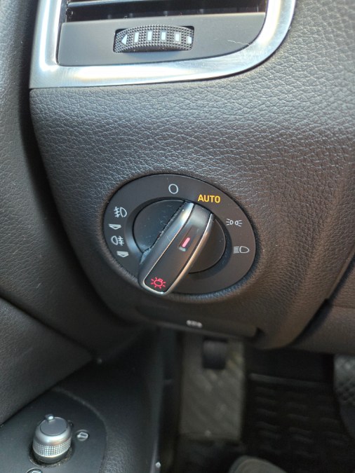 2015 Audi Q7 quattro 4dr 3.0L TDI Premium Plus, available for sale in Bristol, Connecticut | Dealmax Motors LLC. Bristol, Connecticut 2015 Audi Q7 quattro 4dr 3.0L TDI Premium Plus, available for sale in Bristol, Connecticut | Dealmax Motors LLC. Bristol, Connecticut