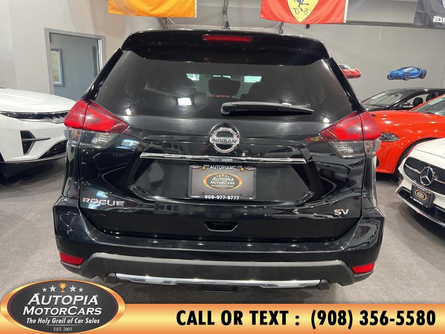 2017 Nissan Rogue SV photo 4