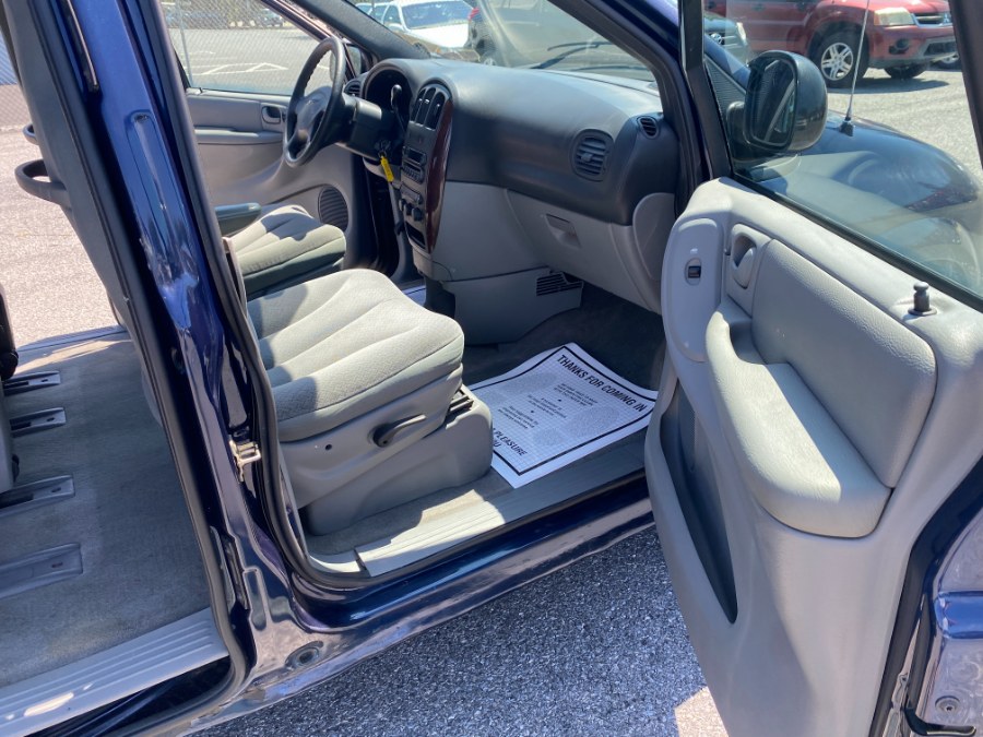 2004 Chrysler Town & Country 4dr FWD, available for sale in Bethlehem, Pennsylvania | Best Auto Deals LLC. Bethlehem, Pennsylvania 2004 Chrysler Town & Country 4dr FWD, available for sale in Bethlehem, Pennsylvania | Best Auto Deals LLC. Bethlehem, Pennsylvania