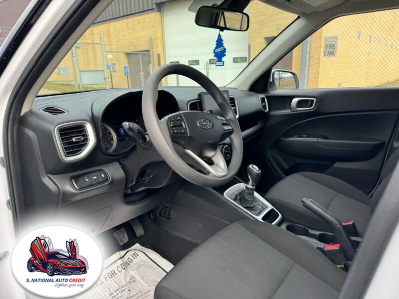 2020 Hyundai Venue SE Manual, available for sale in Meriden, Connecticut | Sandra Auto Broker LLC. Meriden, Connecticut 2020 Hyundai Venue SE Manual, available for sale in Meriden, Connecticut | Sandra Auto Broker LLC. Meriden, Connecticut