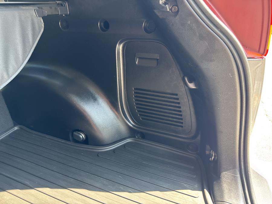 2015 Toyota RAV4 AWD 4dr Limited, available for sale in Waterbury, Connecticut | National Auto Brokers, Inc.. Waterbury, Connecticut 2015 Toyota RAV4 AWD 4dr Limited, available for sale in Waterbury, Connecticut | National Auto Brokers, Inc.. Waterbury, Connecticut