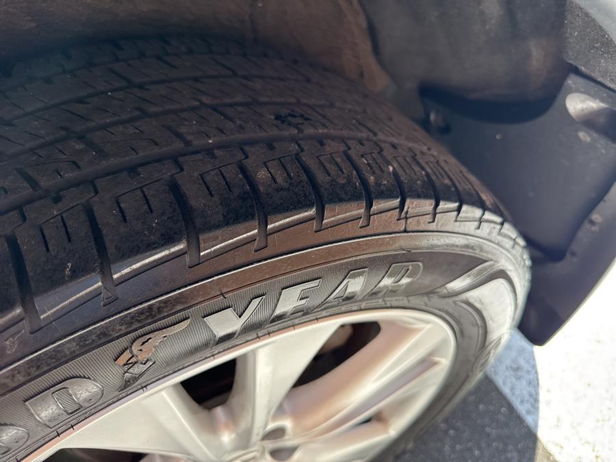 2015 Toyota RAV4 AWD 4dr Limited, available for sale in Waterbury, Connecticut | National Auto Brokers, Inc.. Waterbury, Connecticut 2015 Toyota RAV4 AWD 4dr Limited, available for sale in Waterbury, Connecticut | National Auto Brokers, Inc.. Waterbury, Connecticut