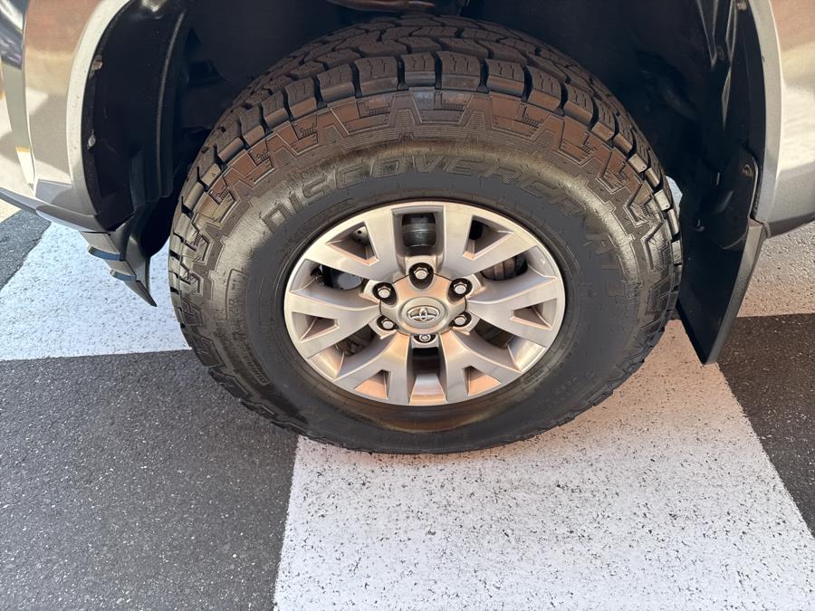2016 Toyota Tacoma 4WD Double Cab V6 AT SR5, available for sale in Waterbury, Connecticut | National Auto Brokers, Inc.. Waterbury, Connecticut 2016 Toyota Tacoma 4WD Double Cab V6 AT SR5, available for sale in Waterbury, Connecticut | National Auto Brokers, Inc.. Waterbury, Connecticut
