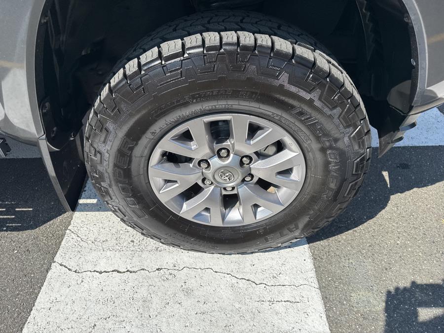2016 Toyota Tacoma 4WD Double Cab V6 AT SR5, available for sale in Waterbury, Connecticut | National Auto Brokers, Inc.. Waterbury, Connecticut 2016 Toyota Tacoma 4WD Double Cab V6 AT SR5, available for sale in Waterbury, Connecticut | National Auto Brokers, Inc.. Waterbury, Connecticut