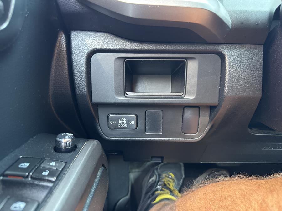2016 Toyota Tacoma 4WD Double Cab V6 AT SR5, available for sale in Waterbury, Connecticut | National Auto Brokers, Inc.. Waterbury, Connecticut 2016 Toyota Tacoma 4WD Double Cab V6 AT SR5, available for sale in Waterbury, Connecticut | National Auto Brokers, Inc.. Waterbury, Connecticut