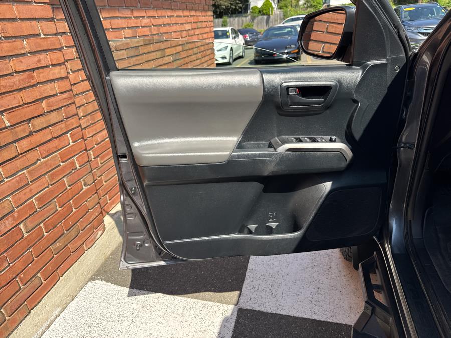 2016 Toyota Tacoma 4WD Double Cab V6 AT SR5, available for sale in Waterbury, Connecticut | National Auto Brokers, Inc.. Waterbury, Connecticut 2016 Toyota Tacoma 4WD Double Cab V6 AT SR5, available for sale in Waterbury, Connecticut | National Auto Brokers, Inc.. Waterbury, Connecticut