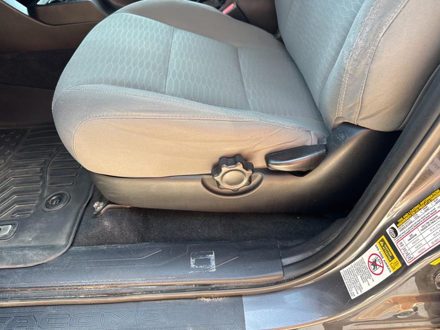 2016 Toyota Tacoma 4WD Double Cab V6 AT SR5, available for sale in Waterbury, Connecticut | National Auto Brokers, Inc.. Waterbury, Connecticut 2016 Toyota Tacoma 4WD Double Cab V6 AT SR5, available for sale in Waterbury, Connecticut | National Auto Brokers, Inc.. Waterbury, Connecticut