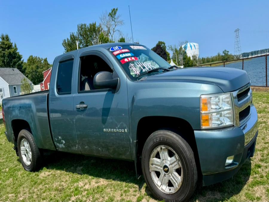 2008 Chevrolet Silverado 1500 4WD Ext Cab 143.5" LT w/2LT, available for sale in Salem, Massachusetts | Dave Franks Auto Sales. Salem, Massachusetts 2008 Chevrolet Silverado 1500 4WD Ext Cab 143.5" LT w/2LT, available for sale in Salem, Massachusetts | Dave Franks Auto Sales. Salem, Massachusetts