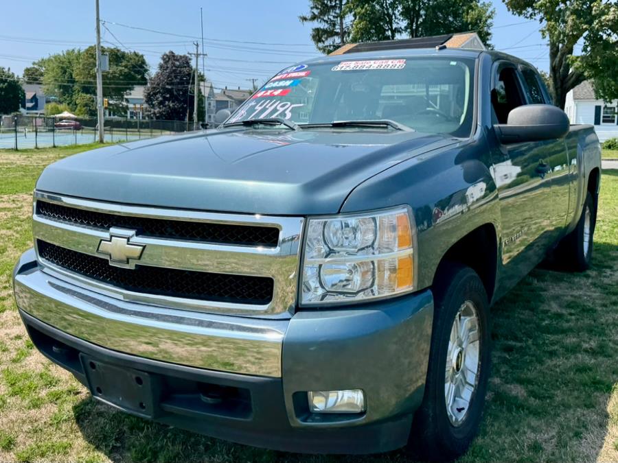 2008 Chevrolet Silverado 1500 4WD Ext Cab 143.5" LT w/2LT, available for sale in Salem, Massachusetts | Dave Franks Auto Sales. Salem, Massachusetts 2008 Chevrolet Silverado 1500 4WD Ext Cab 143.5" LT w/2LT, available for sale in Salem, Massachusetts | Dave Franks Auto Sales. Salem, Massachusetts