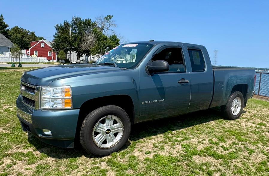 2008 Chevrolet Silverado 1500 4WD Ext Cab 143.5" LT w/2LT, available for sale in Salem, Massachusetts | Dave Franks Auto Sales. Salem, Massachusetts 2008 Chevrolet Silverado 1500 4WD Ext Cab 143.5" LT w/2LT, available for sale in Salem, Massachusetts | Dave Franks Auto Sales. Salem, Massachusetts