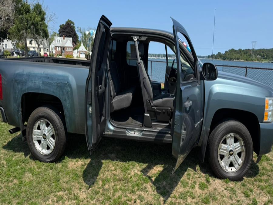2008 Chevrolet Silverado 1500 4WD Ext Cab 143.5" LT w/2LT, available for sale in Salem, Massachusetts | Dave Franks Auto Sales. Salem, Massachusetts 2008 Chevrolet Silverado 1500 4WD Ext Cab 143.5" LT w/2LT, available for sale in Salem, Massachusetts | Dave Franks Auto Sales. Salem, Massachusetts