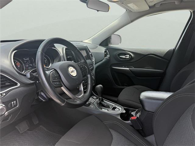 2020 Jeep Cherokee Latitude, available for sale in Stratford, Connecticut | Wiz Leasing Inc. Stratford, Connecticut 2020 Jeep Cherokee Latitude, available for sale in Stratford, Connecticut | Wiz Leasing Inc. Stratford, Connecticut