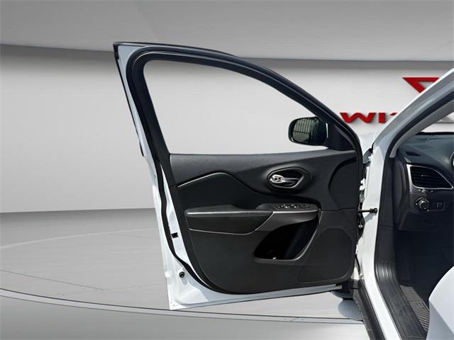 2020 Jeep Cherokee Latitude, available for sale in Stratford, Connecticut | Wiz Leasing Inc. Stratford, Connecticut 2020 Jeep Cherokee Latitude, available for sale in Stratford, Connecticut | Wiz Leasing Inc. Stratford, Connecticut