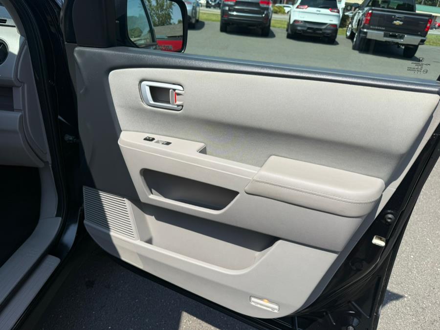 2015 Honda Pilot 4WD 4dr LX, available for sale in Southwick, Massachusetts | Country Auto Sales. Southwick, Massachusetts 2015 Honda Pilot 4WD 4dr LX, available for sale in Southwick, Massachusetts | Country Auto Sales. Southwick, Massachusetts