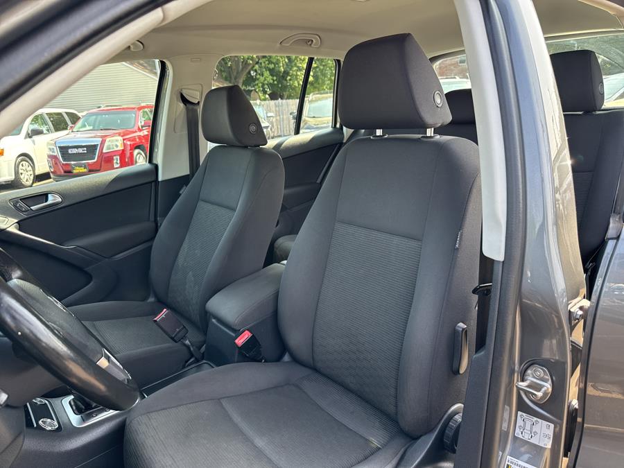 2018 Volkswagen Tiguan Limited 2.0T 4MOTION, available for sale in Little Ferry, New Jersey | Victoria Preowned Autos Inc. Little Ferry, New Jersey 2018 Volkswagen Tiguan Limited 2.0T 4MOTION, available for sale in Little Ferry, New Jersey | Victoria Preowned Autos Inc. Little Ferry, New Jersey