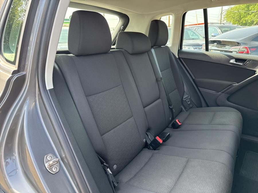 2018 Volkswagen Tiguan Limited 2.0T 4MOTION, available for sale in Little Ferry, New Jersey | Victoria Preowned Autos Inc. Little Ferry, New Jersey 2018 Volkswagen Tiguan Limited 2.0T 4MOTION, available for sale in Little Ferry, New Jersey | Victoria Preowned Autos Inc. Little Ferry, New Jersey