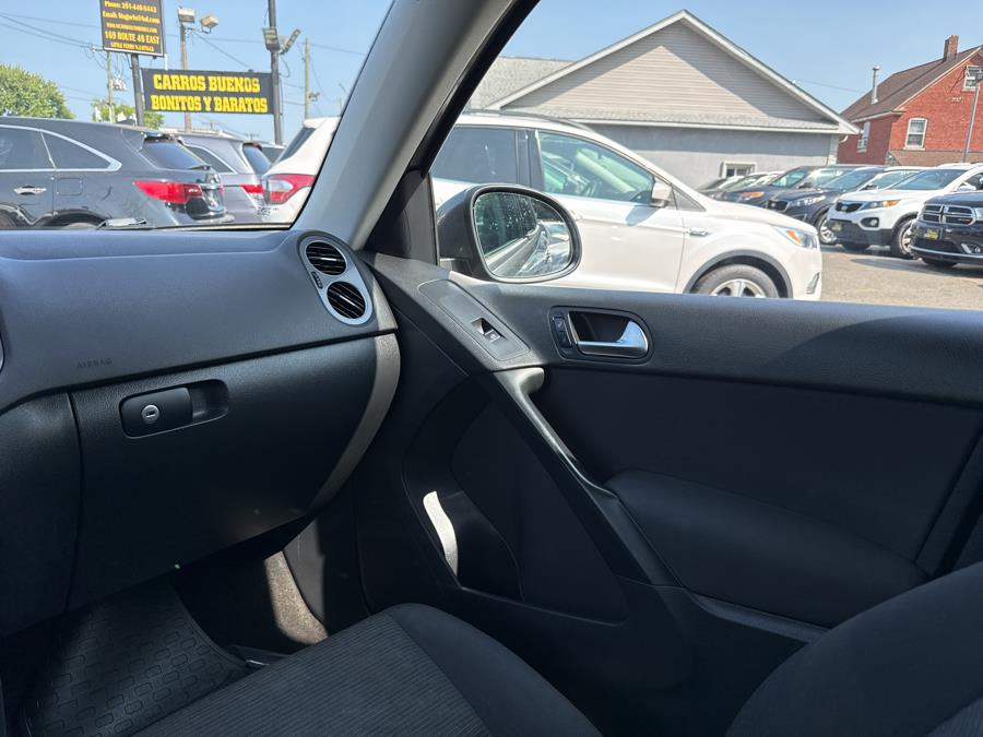 2018 Volkswagen Tiguan Limited 2.0T 4MOTION, available for sale in Little Ferry, New Jersey | Victoria Preowned Autos Inc. Little Ferry, New Jersey 2018 Volkswagen Tiguan Limited 2.0T 4MOTION, available for sale in Little Ferry, New Jersey | Victoria Preowned Autos Inc. Little Ferry, New Jersey