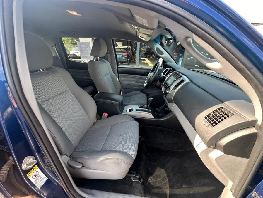 2015 Toyota Tacoma 4WD Double Cab V6 AT (Natl), available for sale in West Hartford, Connecticut | AutoMax. West Hartford, Connecticut 2015 Toyota Tacoma 4WD Double Cab V6 AT (Natl), available for sale in West Hartford, Connecticut | AutoMax. West Hartford, Connecticut