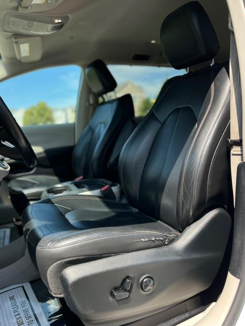 2017 Chrysler Pacifica Touring-L FWD, available for sale in Paterson, New Jersey | Speedway Motors LLC. Paterson, New Jersey 2017 Chrysler Pacifica Touring-L FWD, available for sale in Paterson, New Jersey | Speedway Motors LLC. Paterson, New Jersey