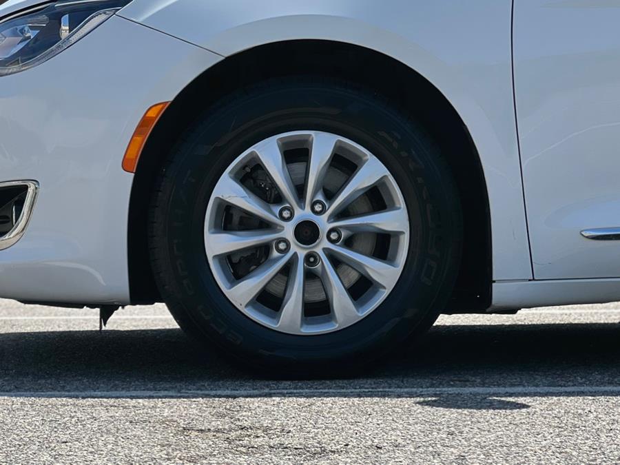 2017 Chrysler Pacifica Touring-L FWD, available for sale in Paterson, New Jersey | Speedway Motors LLC. Paterson, New Jersey 2017 Chrysler Pacifica Touring-L FWD, available for sale in Paterson, New Jersey | Speedway Motors LLC. Paterson, New Jersey