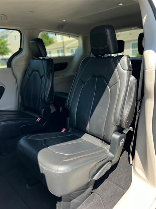2017 Chrysler Pacifica Touring-L FWD, available for sale in Paterson, New Jersey | Speedway Motors LLC. Paterson, New Jersey 2017 Chrysler Pacifica Touring-L FWD, available for sale in Paterson, New Jersey | Speedway Motors LLC. Paterson, New Jersey