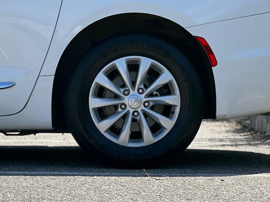 2017 Chrysler Pacifica Touring-L FWD, available for sale in Paterson, New Jersey | Speedway Motors LLC. Paterson, New Jersey 2017 Chrysler Pacifica Touring-L FWD, available for sale in Paterson, New Jersey | Speedway Motors LLC. Paterson, New Jersey