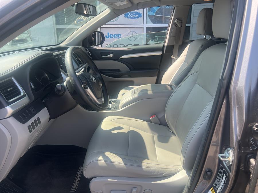 2015 Toyota Highlander AWD 4dr V6 XLE (Natl), available for sale in Milford, Connecticut | Korhan LLC DBA Superior Motors. Milford, Connecticut 2015 Toyota Highlander AWD 4dr V6 XLE (Natl), available for sale in Milford, Connecticut | Korhan LLC DBA Superior Motors. Milford, Connecticut