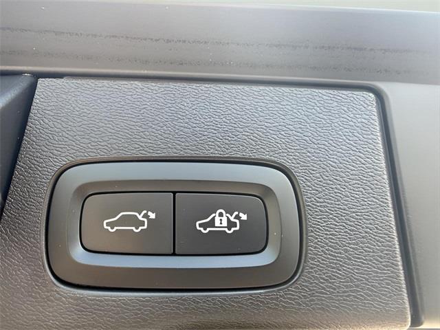 2020 Volvo Xc60 T5 Momentum, available for sale in Stratford, Connecticut | Wiz Leasing Inc. Stratford, Connecticut 2020 Volvo Xc60 T5 Momentum, available for sale in Stratford, Connecticut | Wiz Leasing Inc. Stratford, Connecticut