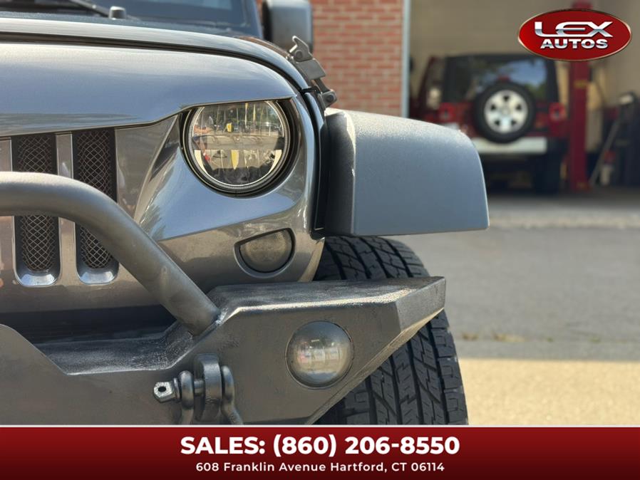 2014 Jeep Wrangler Unlimited Rubicon photo 4