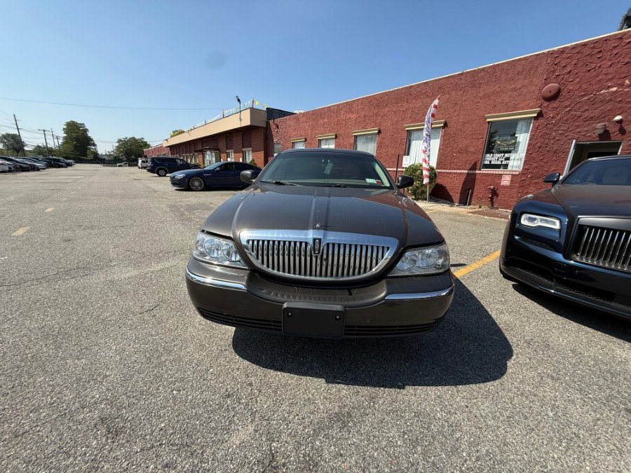 2005 Lincoln Town Car 4dr Sdn Signature Limited, available for sale in Hicksville, New York | REGAL AUTOHAUS Auto Service and Sales. Hicksville, New York 2005 Lincoln Town Car 4dr Sdn Signature Limited, available for sale in Hicksville, New York | REGAL AUTOHAUS Auto Service and Sales. Hicksville, New York