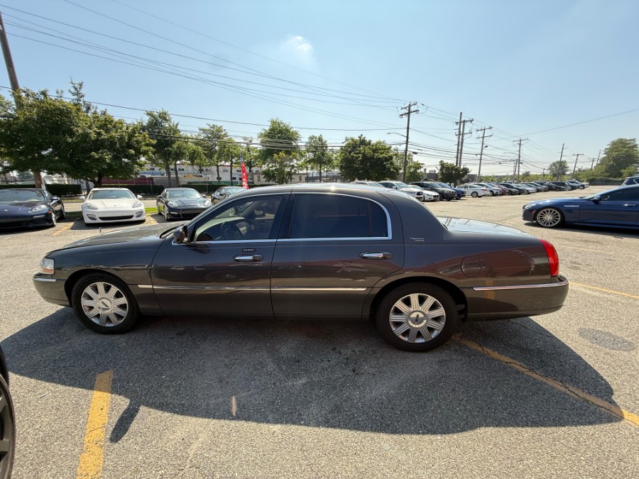 2005 Lincoln Town Car 4dr Sdn Signature Limited, available for sale in Hicksville, New York | REGAL AUTOHAUS Auto Service and Sales. Hicksville, New York 2005 Lincoln Town Car 4dr Sdn Signature Limited, available for sale in Hicksville, New York | REGAL AUTOHAUS Auto Service and Sales. Hicksville, New York