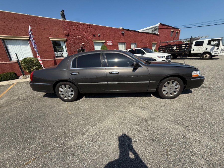2005 Lincoln Town Car 4dr Sdn Signature Limited, available for sale in Hicksville, New York | REGAL AUTOHAUS Auto Service and Sales. Hicksville, New York 2005 Lincoln Town Car 4dr Sdn Signature Limited, available for sale in Hicksville, New York | REGAL AUTOHAUS Auto Service and Sales. Hicksville, New York