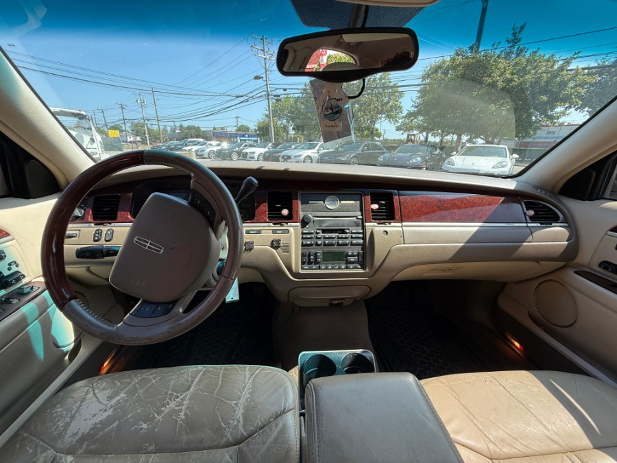 2005 Lincoln Town Car 4dr Sdn Signature Limited, available for sale in Hicksville, New York | REGAL AUTOHAUS Auto Service and Sales. Hicksville, New York 2005 Lincoln Town Car 4dr Sdn Signature Limited, available for sale in Hicksville, New York | REGAL AUTOHAUS Auto Service and Sales. Hicksville, New York