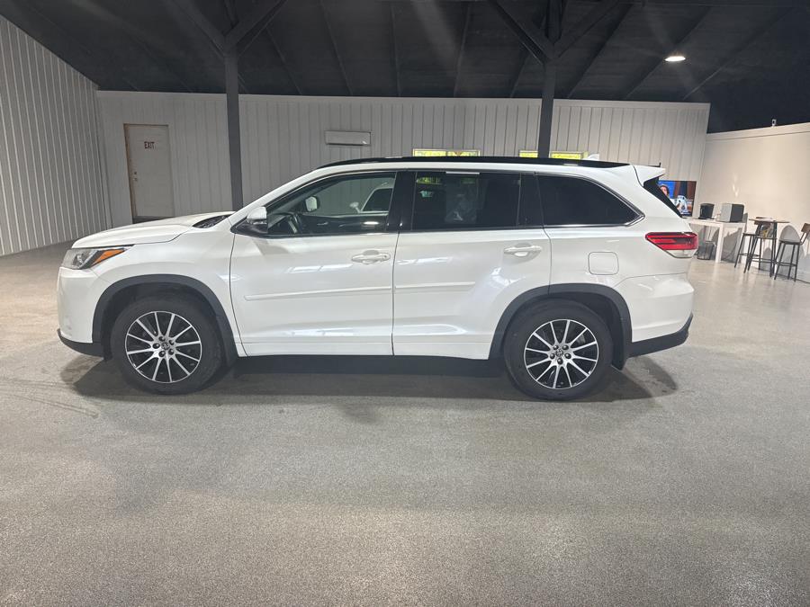 2018 Toyota Highlander SE V6 AWD (Natl), available for sale in Pittsfield, Maine | Maine Central Motors. Pittsfield, Maine 2018 Toyota Highlander SE V6 AWD (Natl), available for sale in Pittsfield, Maine | Maine Central Motors. Pittsfield, Maine