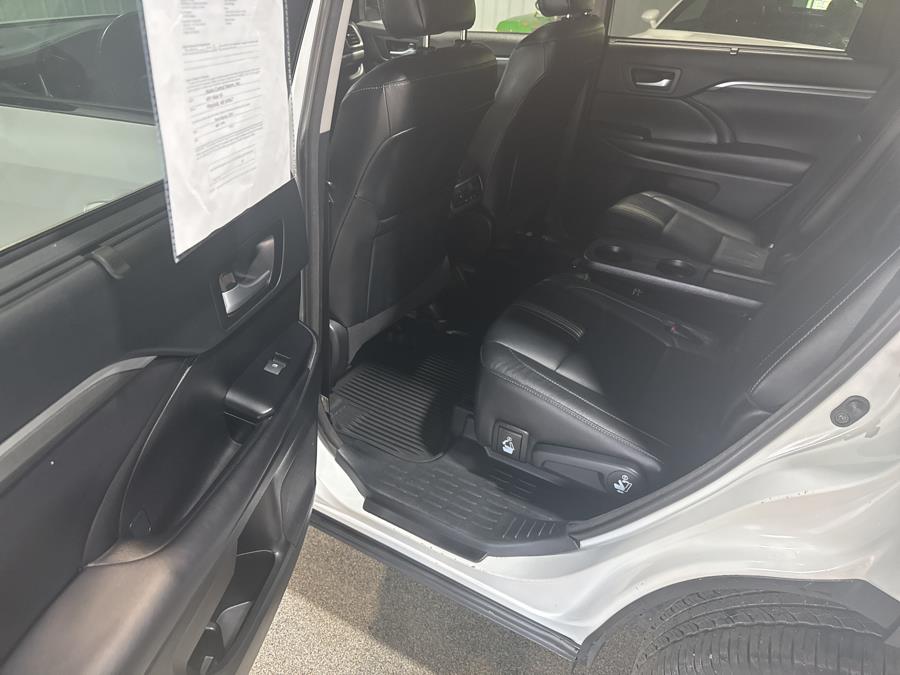 2018 Toyota Highlander SE V6 AWD (Natl), available for sale in Pittsfield, Maine | Maine Central Motors. Pittsfield, Maine 2018 Toyota Highlander SE V6 AWD (Natl), available for sale in Pittsfield, Maine | Maine Central Motors. Pittsfield, Maine