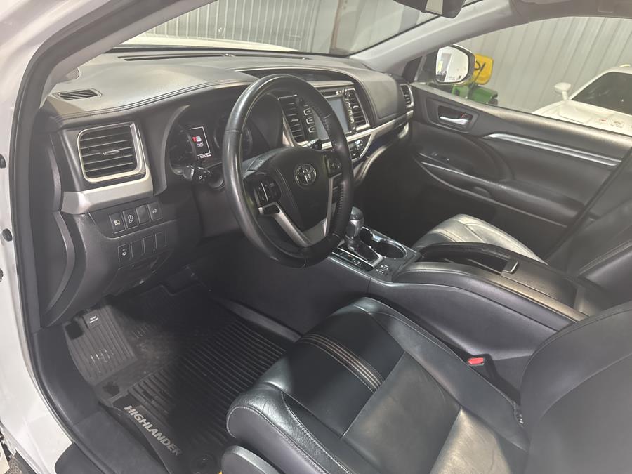 2018 Toyota Highlander SE V6 AWD (Natl), available for sale in Pittsfield, Maine | Maine Central Motors. Pittsfield, Maine 2018 Toyota Highlander SE V6 AWD (Natl), available for sale in Pittsfield, Maine | Maine Central Motors. Pittsfield, Maine