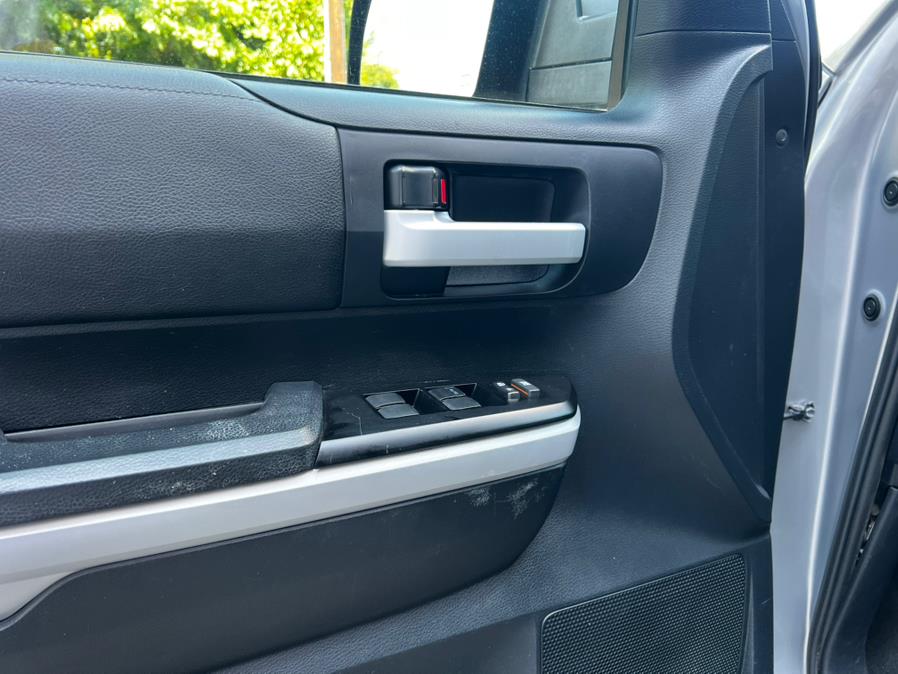 2018 Toyota Tundra 4WD SR5 CrewMax 5.5'' Bed 5.7L (Natl), available for sale in Irvington, New Jersey | Elis Motors Corp. Irvington, New Jersey 2018 Toyota Tundra 4WD SR5 CrewMax 5.5'' Bed 5.7L (Natl), available for sale in Irvington, New Jersey | Elis Motors Corp. Irvington, New Jersey