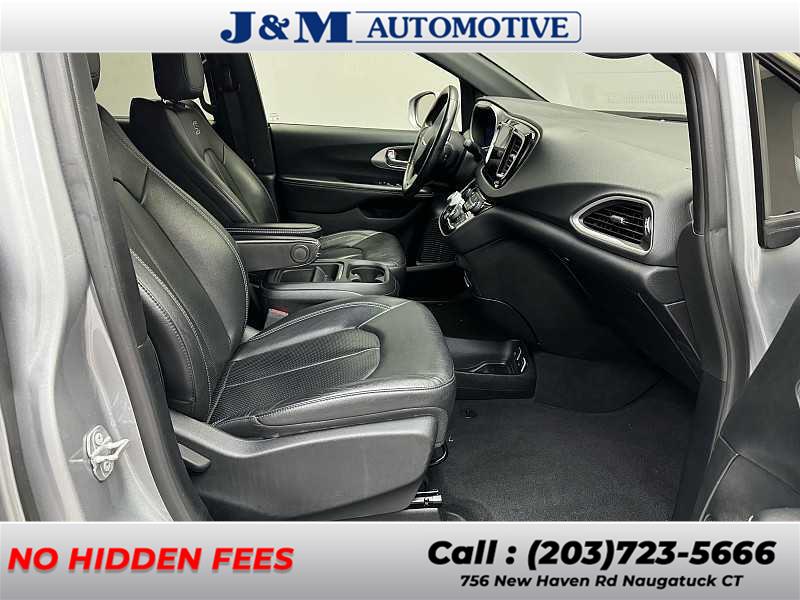 2020 Chrysler Pacifica Launch Edition, available for sale in Naugatuck, Connecticut | J&M Automotive Sls&Svc LLC. Naugatuck, Connecticut 2020 Chrysler Pacifica Launch Edition, available for sale in Naugatuck, Connecticut | J&M Automotive Sls&Svc LLC. Naugatuck, Connecticut