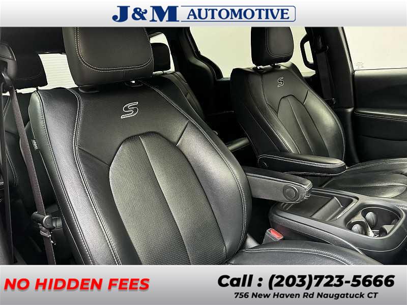 2020 Chrysler Pacifica Launch Edition, available for sale in Naugatuck, Connecticut | J&M Automotive Sls&Svc LLC. Naugatuck, Connecticut 2020 Chrysler Pacifica Launch Edition, available for sale in Naugatuck, Connecticut | J&M Automotive Sls&Svc LLC. Naugatuck, Connecticut